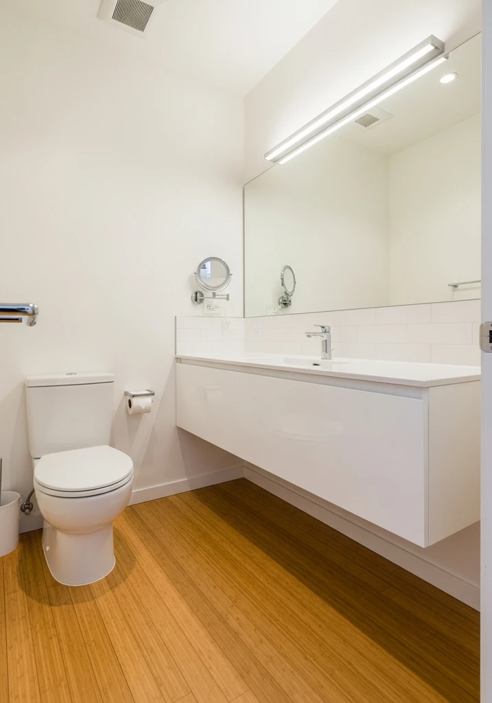 bamboo-flooring-in-a-small-bathroom